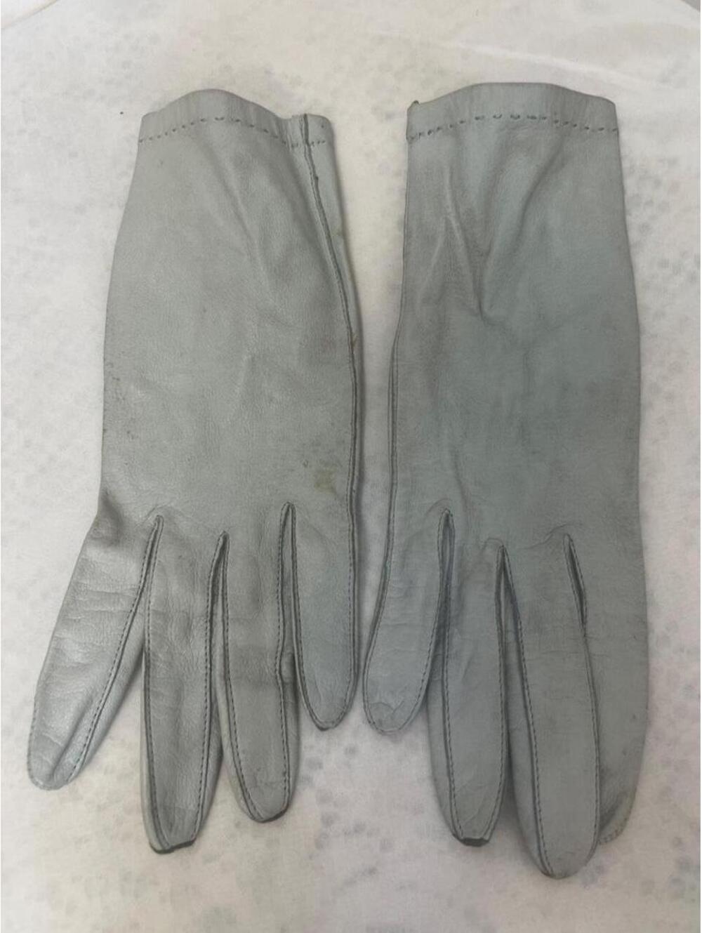 vintage leather kidskin- like women's driving gloves made between 1940-1960